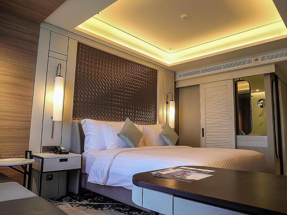Deluxe King Suite